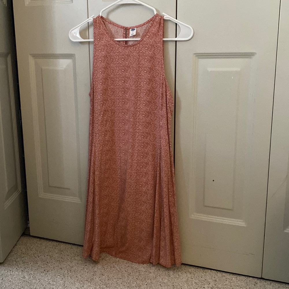 Rose colored geometric print shift dress